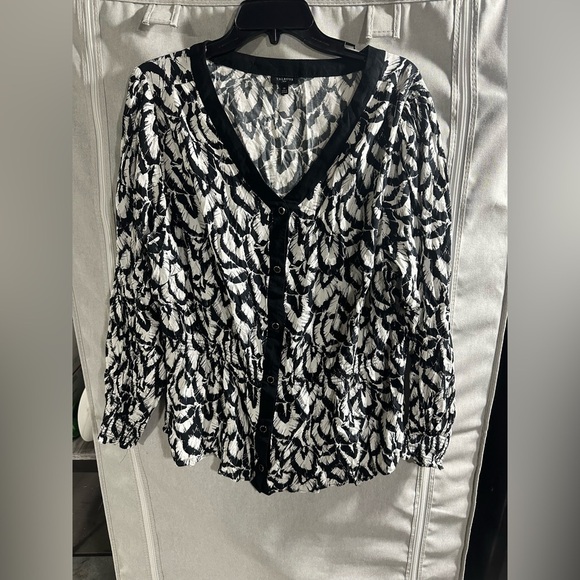 Talbots Smocked Feather Print Top Plus 2XLBlack And‎ White Button Up - Picture 2 of 7